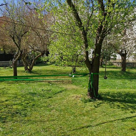 Old Summer House With Renovated Bathroom Прага Экстерьер фото