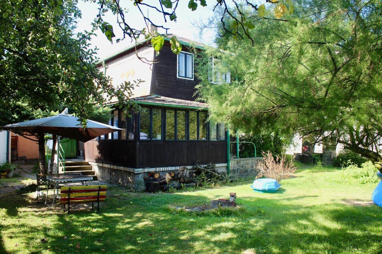 Old Summer House With Renovated Bathroom Прага Экстерьер фото