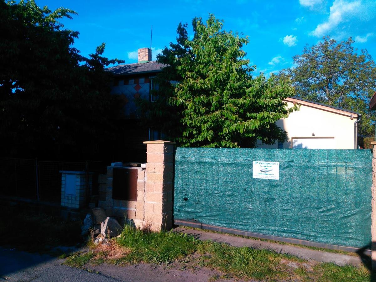 Old Summer House With Renovated Bathroom Прага Экстерьер фото