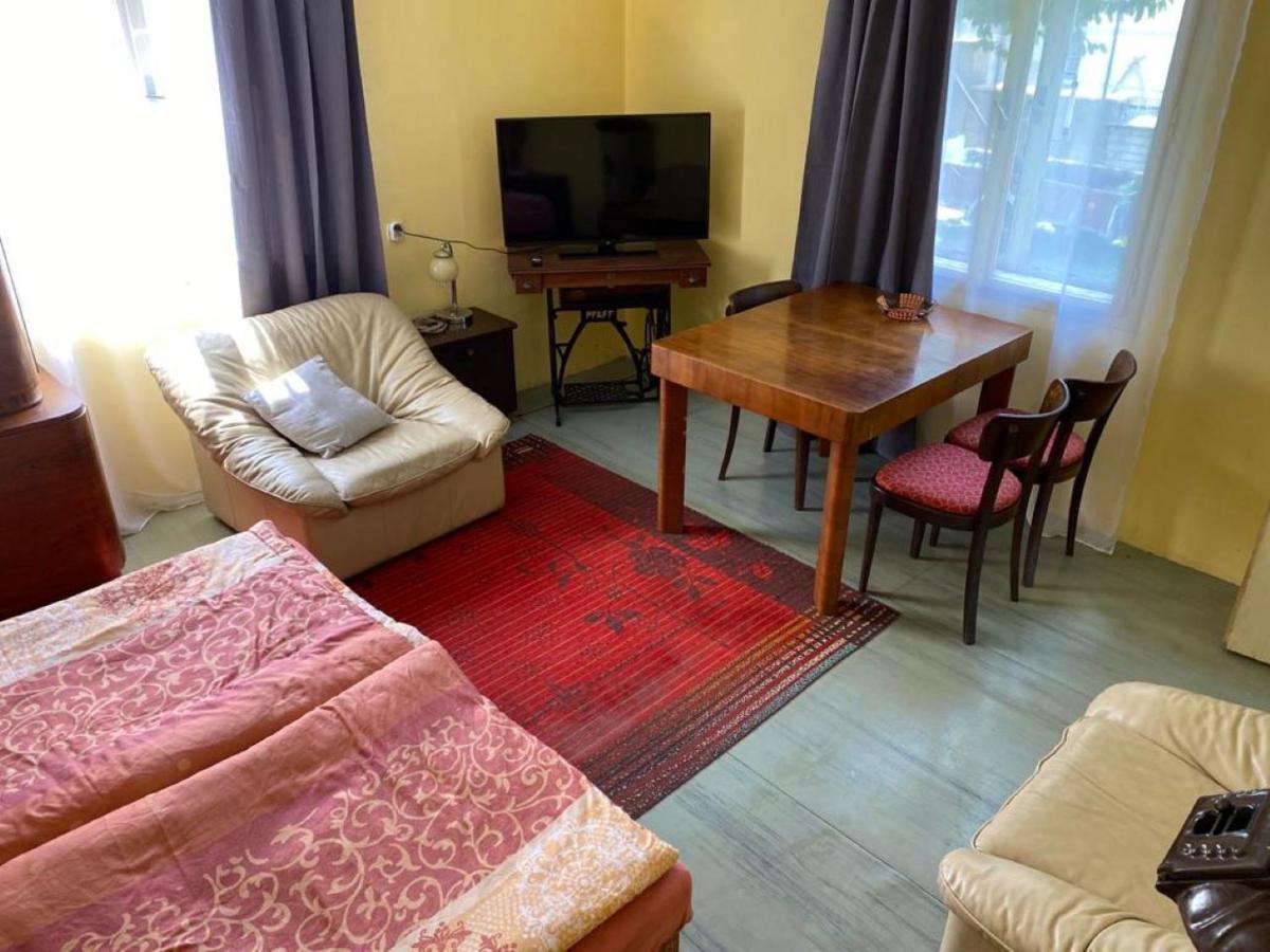 Old Summer House With Renovated Bathroom Прага Экстерьер фото