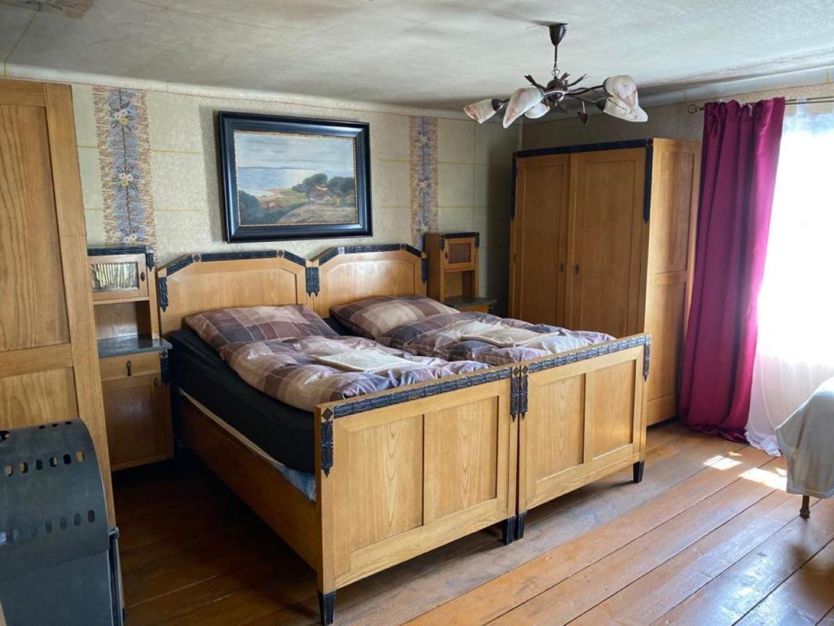 Old Summer House With Renovated Bathroom Прага Экстерьер фото
